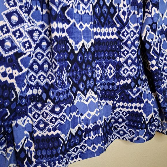 Chicos Zenergy Full Zip White Blue Lightweight Windbreaker Jacket Size 2 - Picture 6 of 9